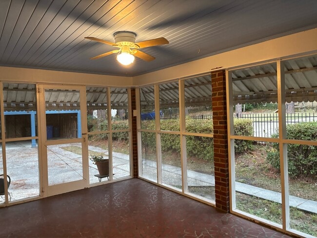 Building Photo - 1420 Pine Valley Loop