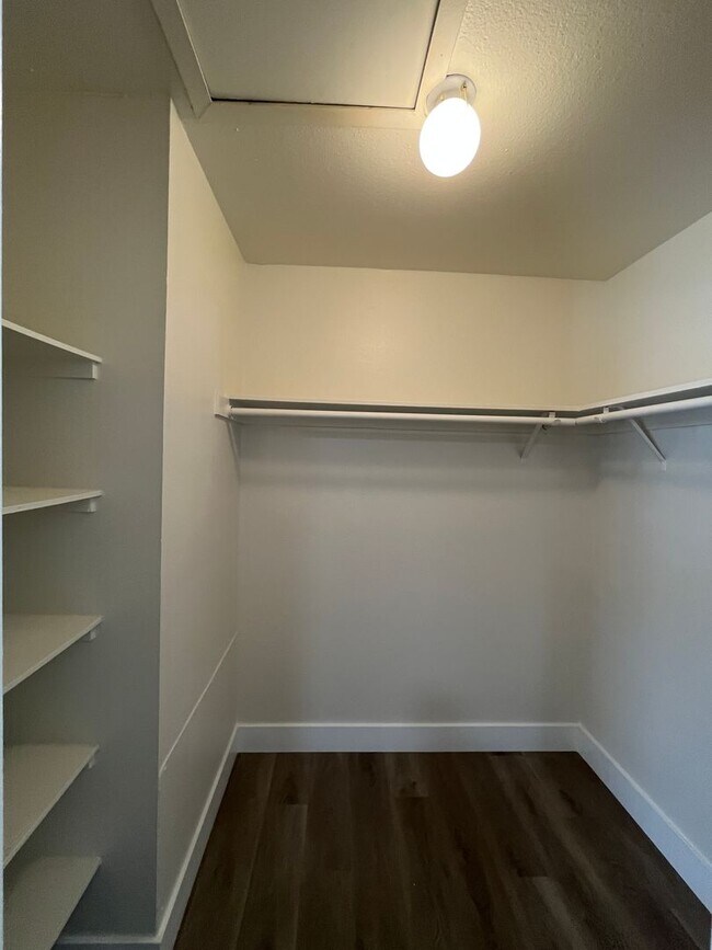 Building Photo - MOVE IN READY! UPSTAIRS UNIT WITH BALCONY!