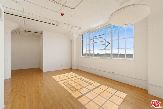 Building Photo - 420 San Pedro St