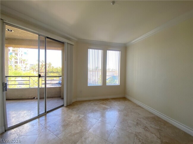 Building Photo - 270 E Flamingo Rd