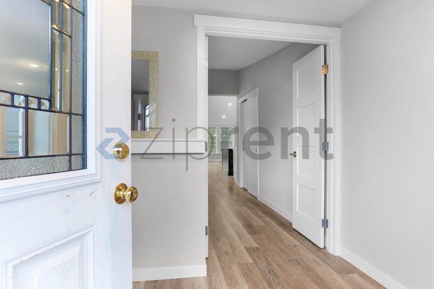 Building Photo - 1020 151st Ave SE