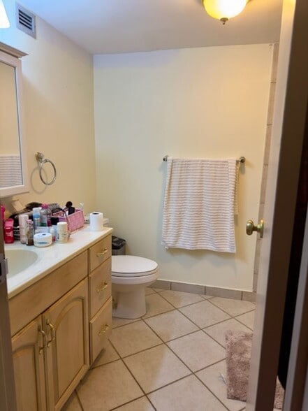 Building Photo - 2049 S Ocean Dr