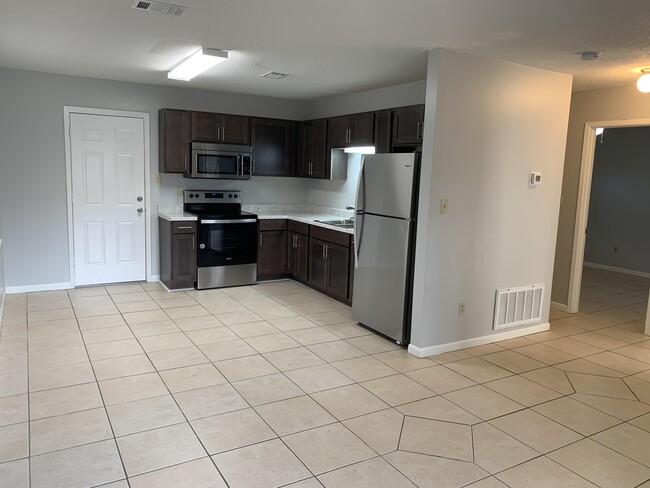 Building Photo - 935 Tanager Rd