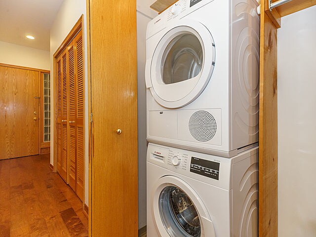 Building Photo - 812 W Van Buren St