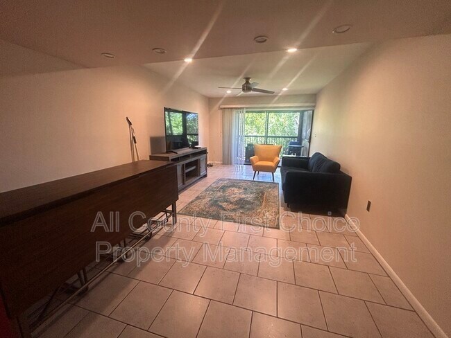 Building Photo - 760 S Village Dr