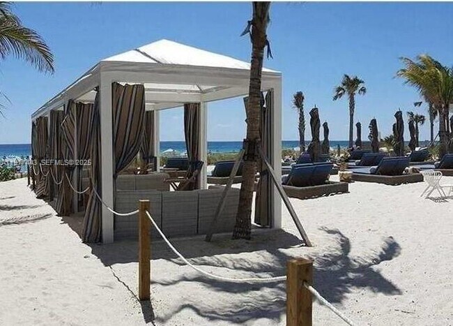 Building Photo - 4001 S Ocean Dr