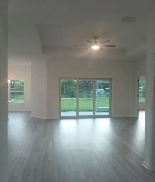 Building Photo - 548 Redwood Ave S