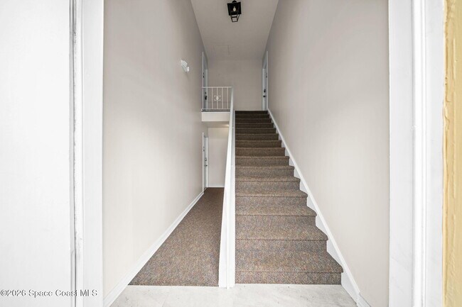 Building Photo - 913 S Colonial Ct