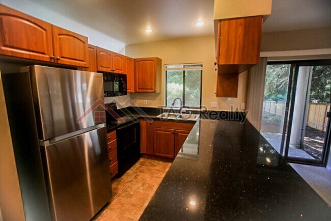 Building Photo - Charming 2 Bed 2 Bath Condo in Redmond