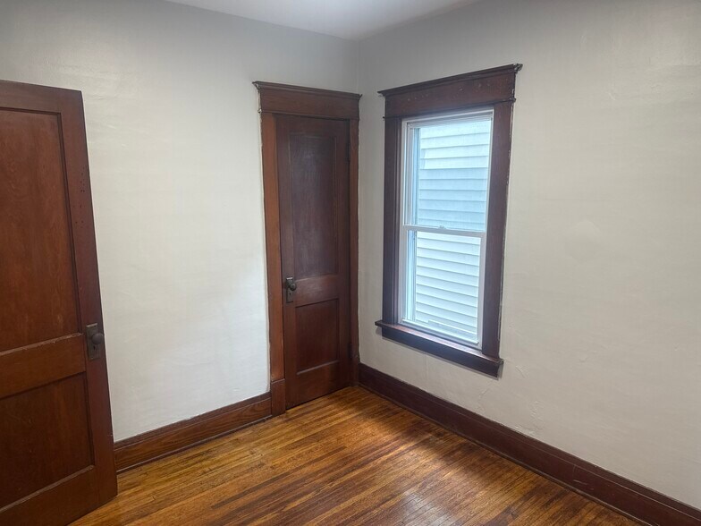 Building Photo - 115 Grove St