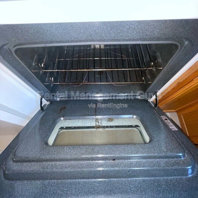 Building Photo - 3319 Longfellow Ave