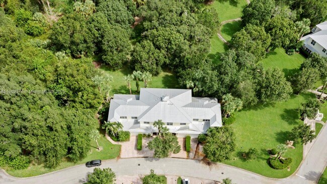 Building Photo - 2700 Creekside Dr