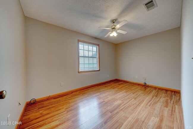 Building Photo - 2422 Thames Dr