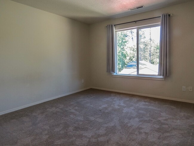 Building Photo - Aloha 3 Bedroom 2.5 Bath  Townhome Available Now ****