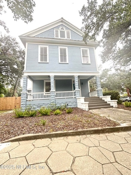 Primary Photo - 304 E 5th St