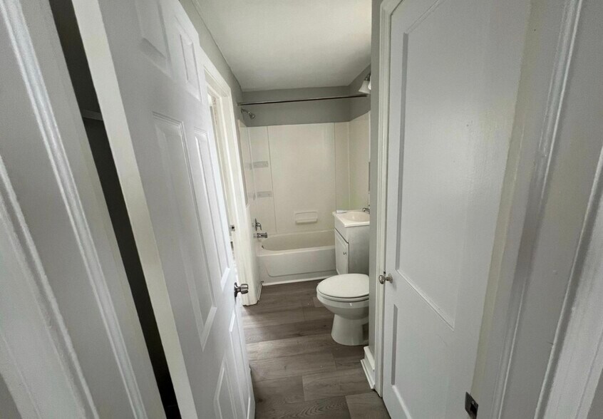 Building Photo - 420 Cinnaminson Ave