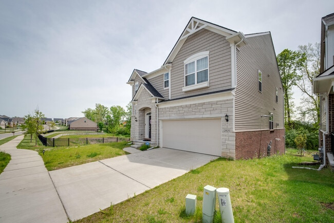 Building Photo - 2825 Dillon Dr