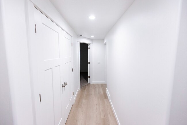 Building Photo - 1062 N Highpass Dr