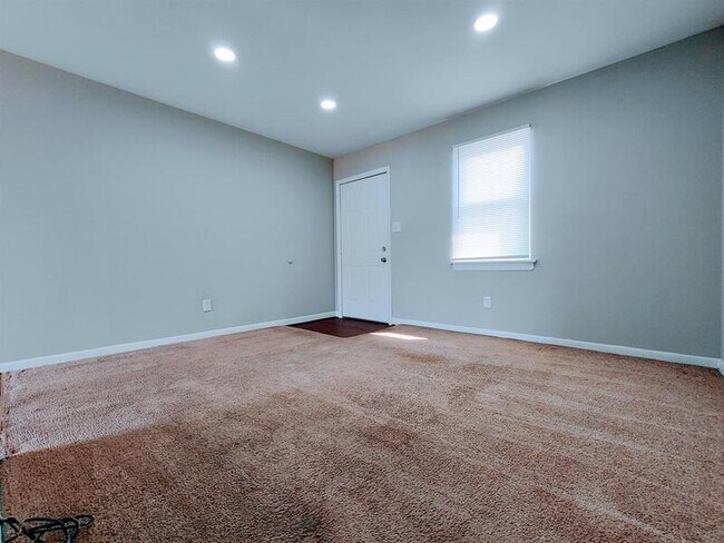 Building Photo - 4125 Sunset Ave