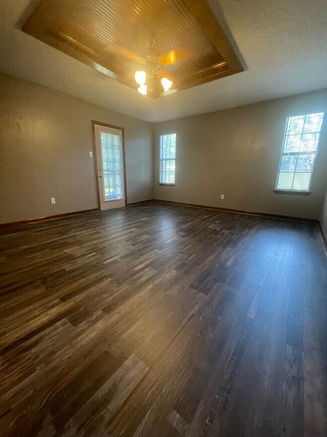 Building Photo - Sherwood Oasis