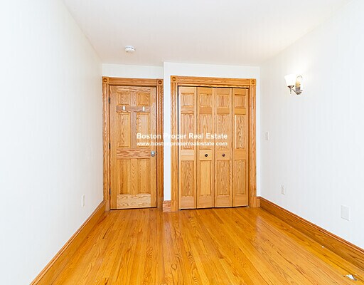 Building Photo - 46 Garden St