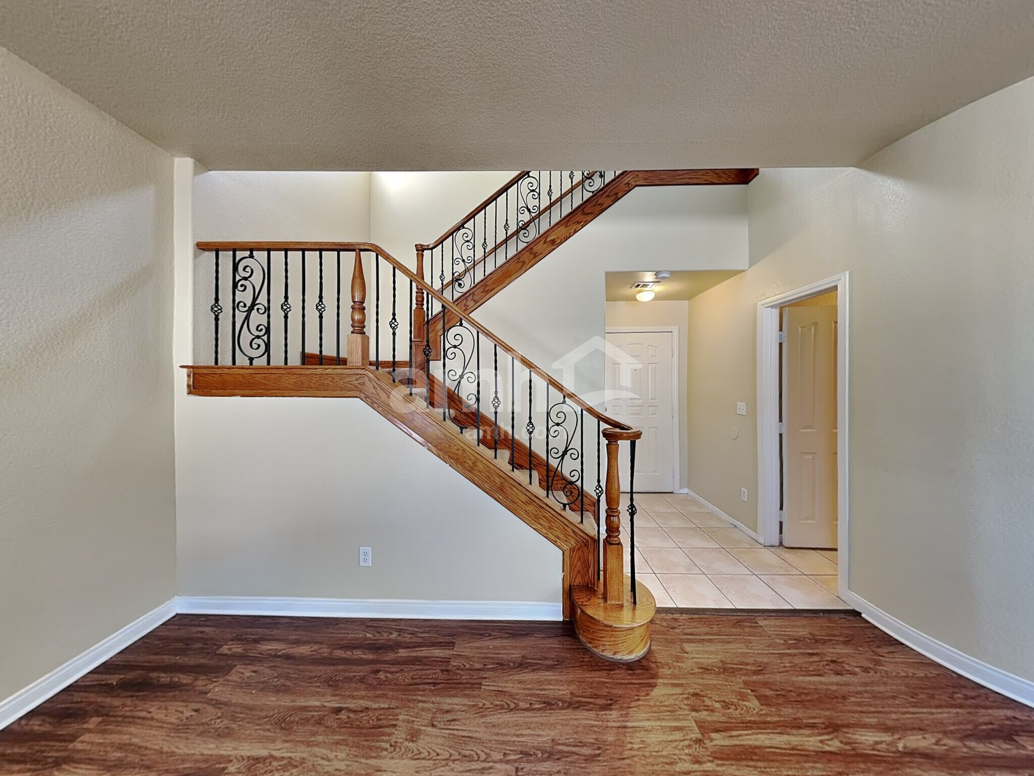 Building Photo - 924 Country Skies Ave