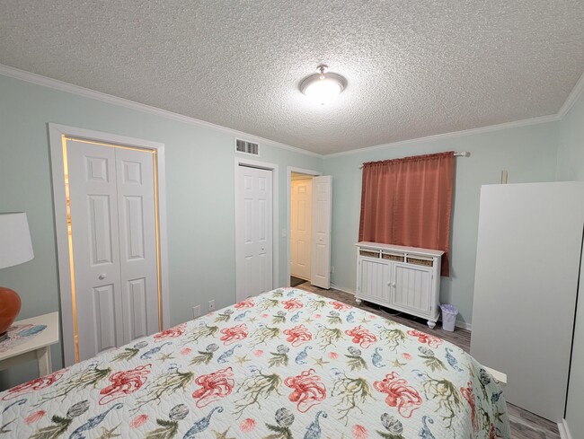 Building Photo - 4350 Intercoastal Dr