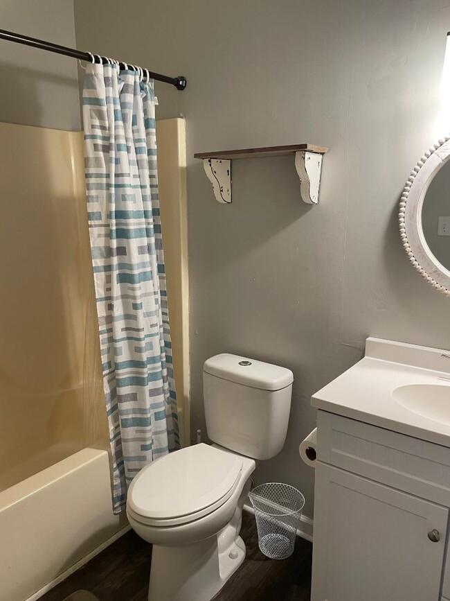 Building Photo - 385 Old Epps Bridge Rd