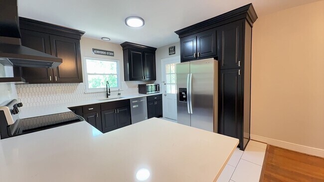 Building Photo - Charming 2BR with Sunroom, Hardwood Floors & Lawn Care Included