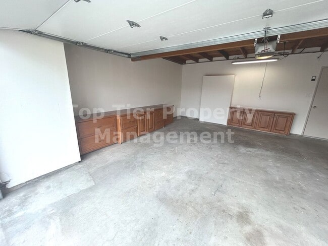 Building Photo - ***FULLY RENOVATED 2 bed / 2 bath / 1,120 sqft Home in 55+ Nob Hill Community - Available NOW***