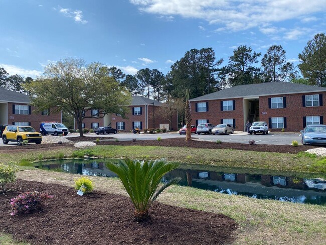 Building Photo - Who doesn't love  high speed internet, cable, water, sewer, trash & pest control included with th...