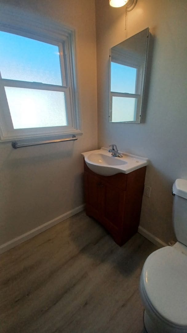 Building Photo - 1 Bed/1 Bath Retro Cottage Just Steps to the Beach!