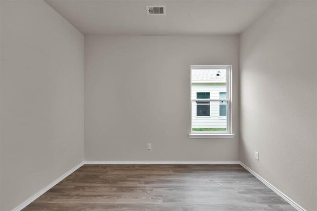 Building Photo - 419 E Avenue G