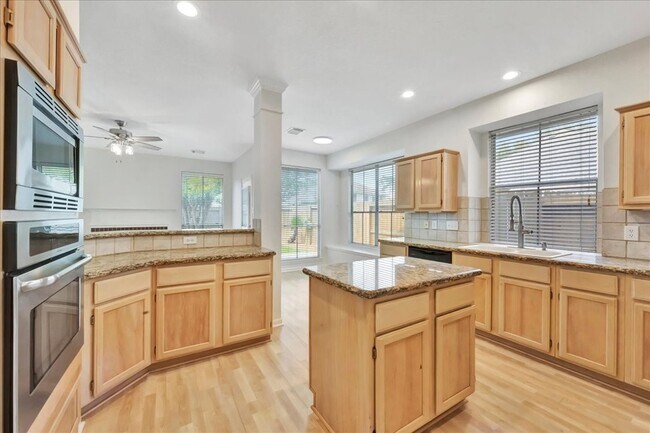 Building Photo - 14010 Hazel Ridge Ct