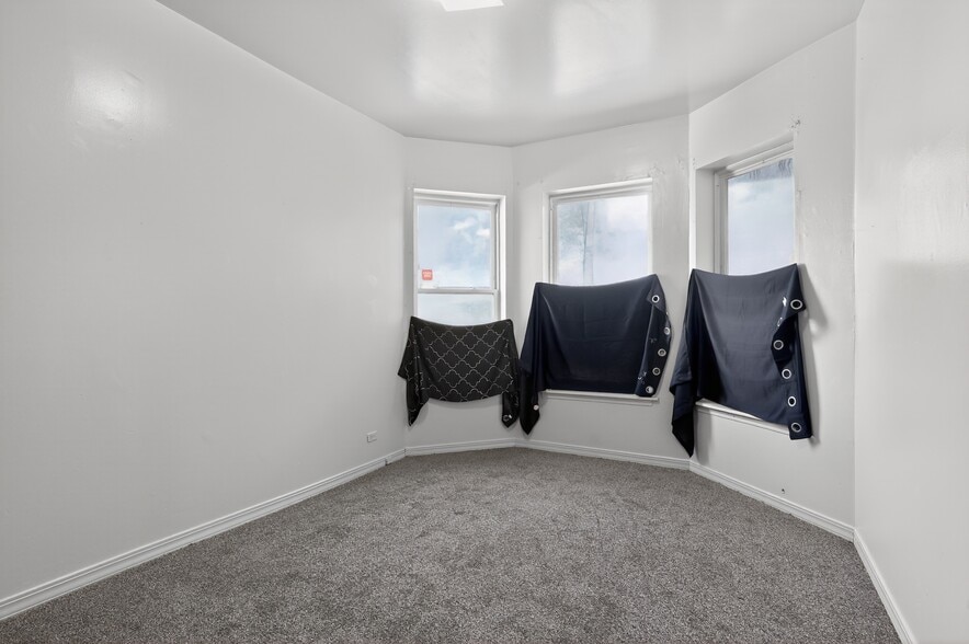 Building Photo - 4306 W Maypole Ave