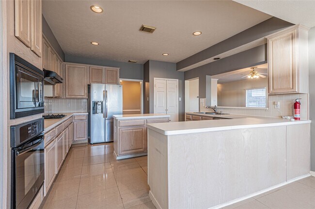 Building Photo - 3126 Waters Way Dr