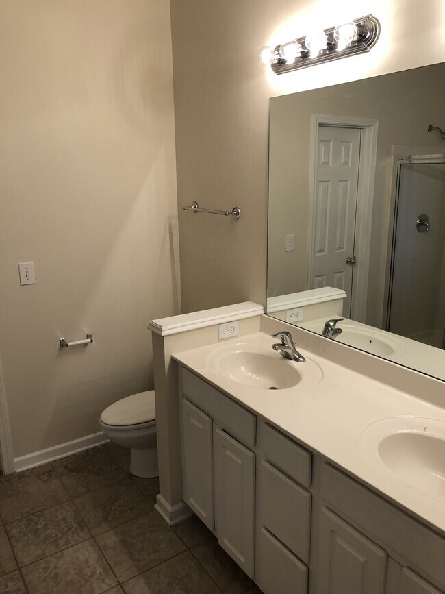 Building Photo - Conyers 3 Bed 2.5 Bath in Gated Community.