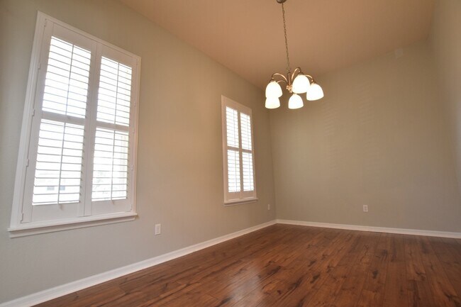 Building Photo - 1619 Hanks Ave