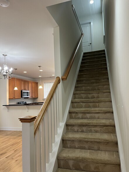 Building Photo - 527 Dubois Ct