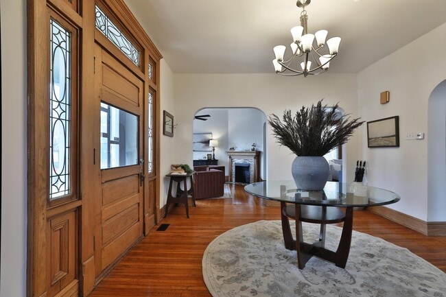 Building Photo - 398 W 5th Ave