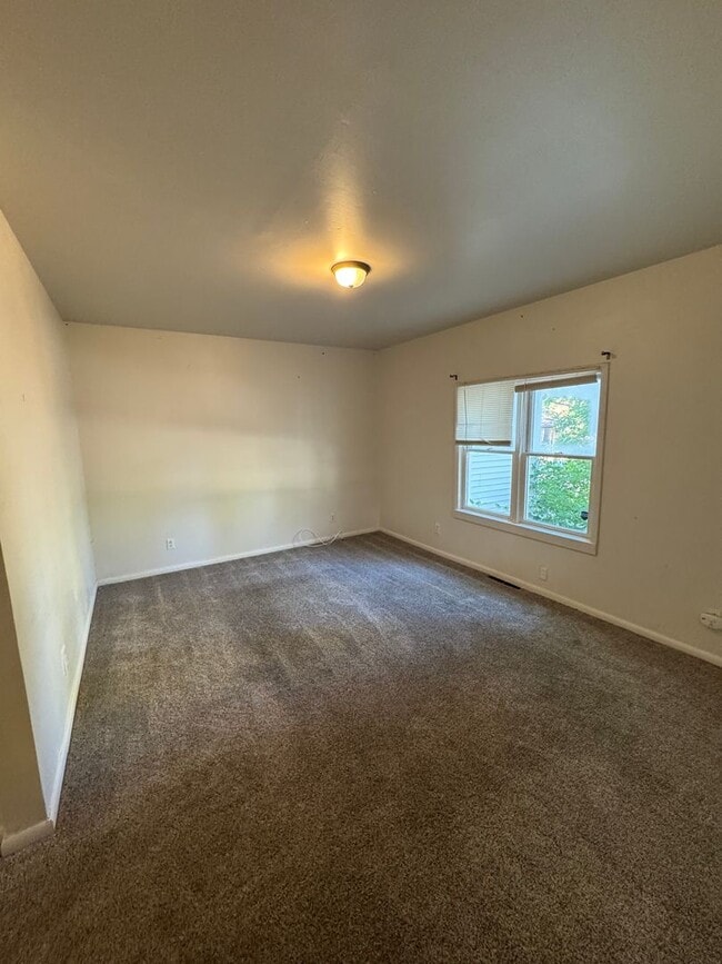 Building Photo - Cozy 3 Bed 1.5 Bath House