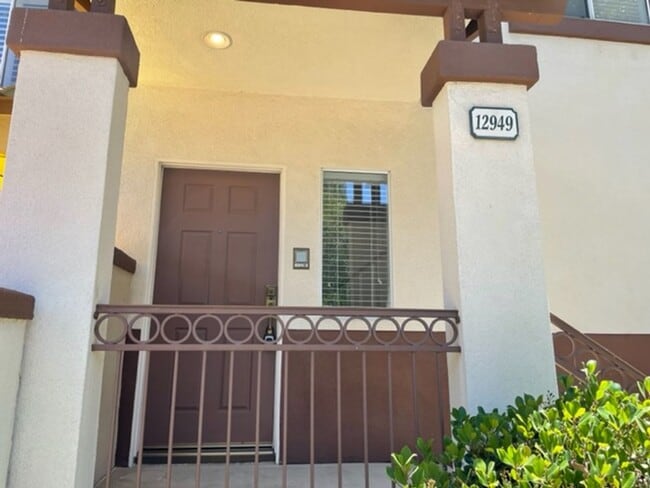 Primary Photo - 2 Bedroom in Beautiful Tustin Golf Community
