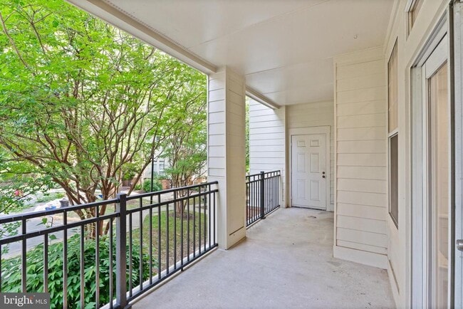 Building Photo - 1324 Garden Wall Cir