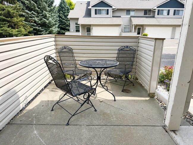 Building Photo - 13849 Hyacinth Dr