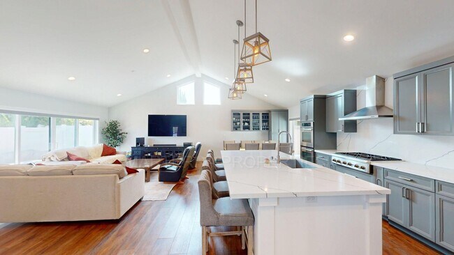 Building Photo - Beautiful home In Eastside Costa Mesa
