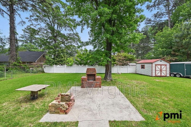 Building Photo - 812 Jasmine Ave