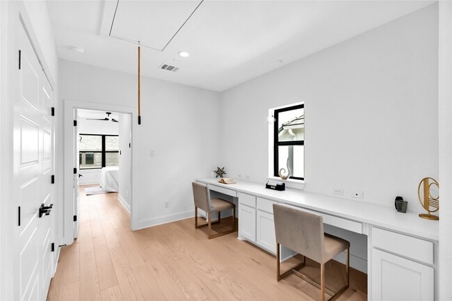 Building Photo - 10437 Milkweed Ct