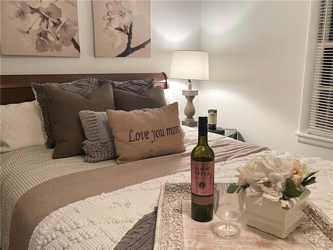 Building Photo - 4457 Frontier Way NE