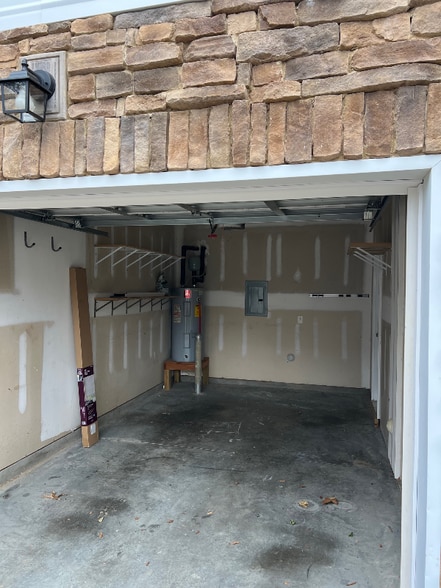 Building Photo - 1905 Fieldhouse Ave