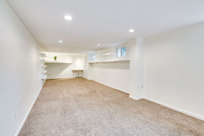 Building Photo - 5610 Wilson Blvd